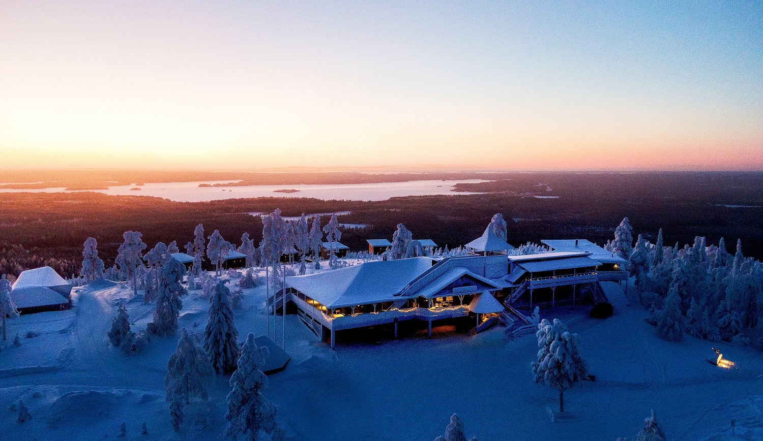luchtfoto hoofdgebouw arctic giant lapland