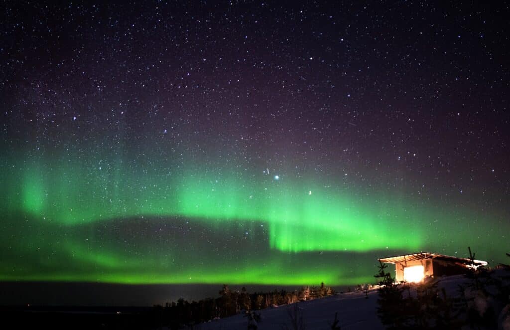 Noorderlicht boven Birdhouseroom Arctic Giant