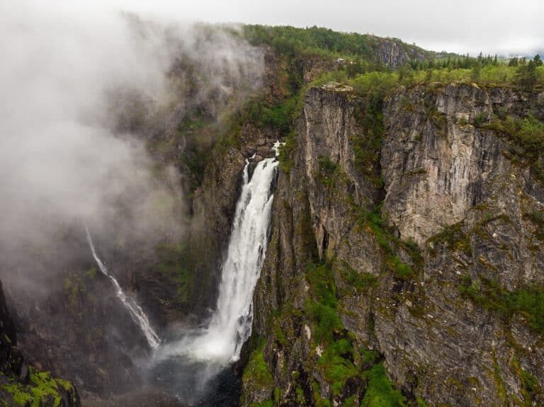 De Voringsfossen waterval uitzicht