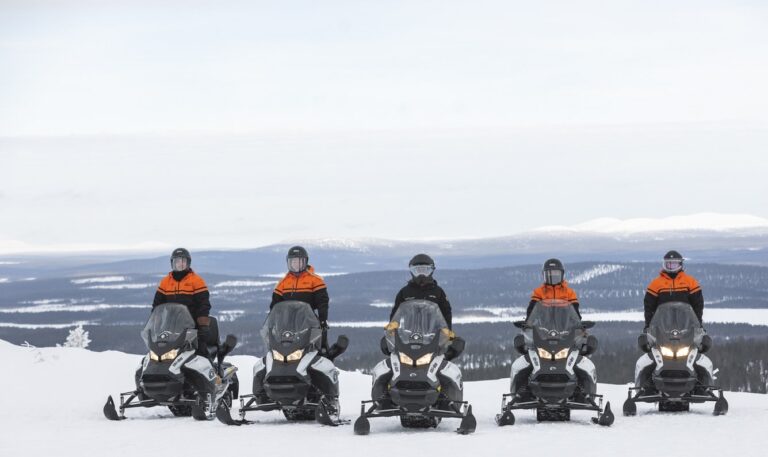 sneeuwscootertocht nabij Torassieppi