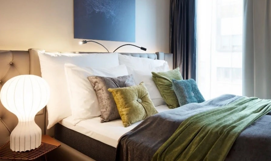 Close-up van een tweepersoonsbed in een hotelkamer van Clarion Hotel The Edge in Oslo