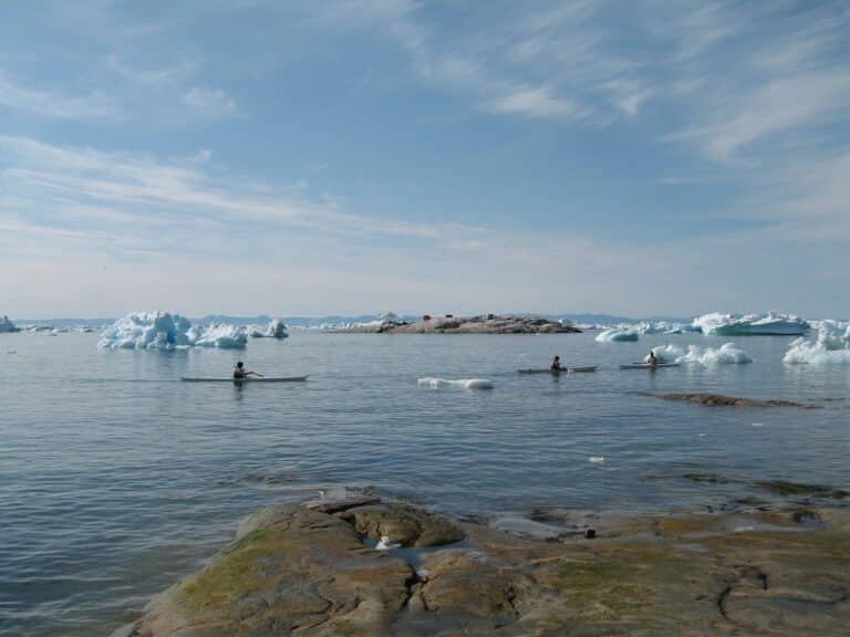 Kajaks in de Diskobaai in Groenland