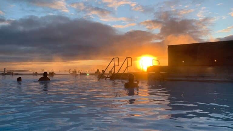 Myvatn Nature Baths IJsland zonsondergang
