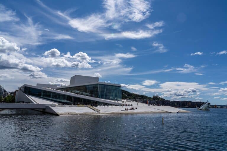 Zicht op het Operahouse in Oslo