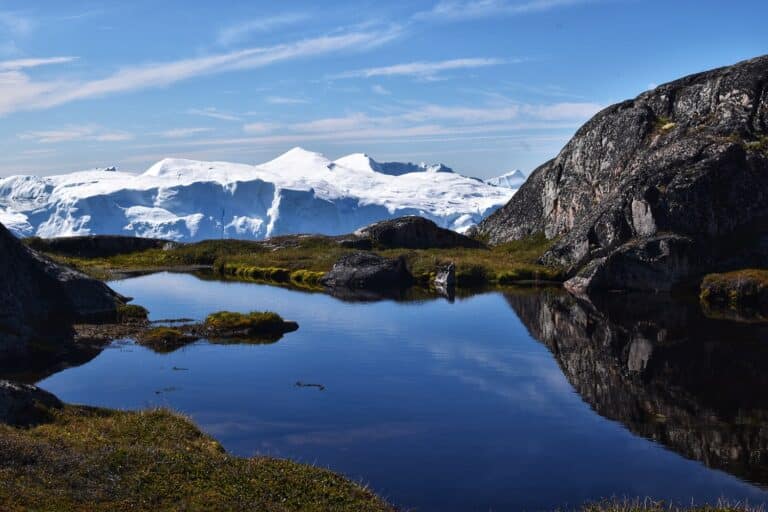 Vallei Sermermiut bij Ilulissat in Groenland, uitzicht op ijsfjord