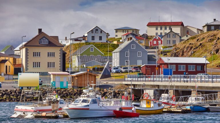 Haven van Stykkisholmur op Snaefellsnes op IJsland