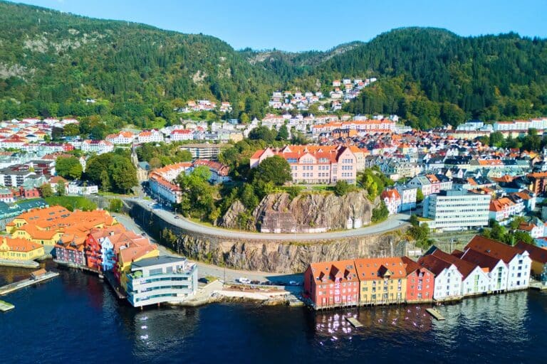 Luchtfoto van de haven van de stad Bergen in Noorwegen