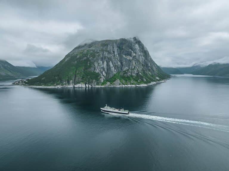 Ferryovertocht tussen Andenes en Gryllefjord
