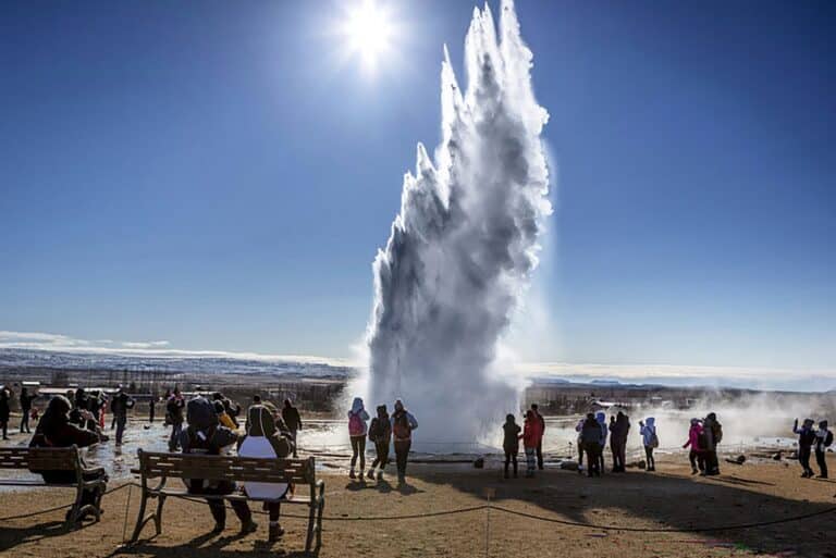 Geiser Strokkur in de winter, IJsland