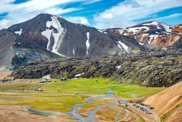 Landmannalaugar overzicht hut en camping en bergen, binnenland IJsland