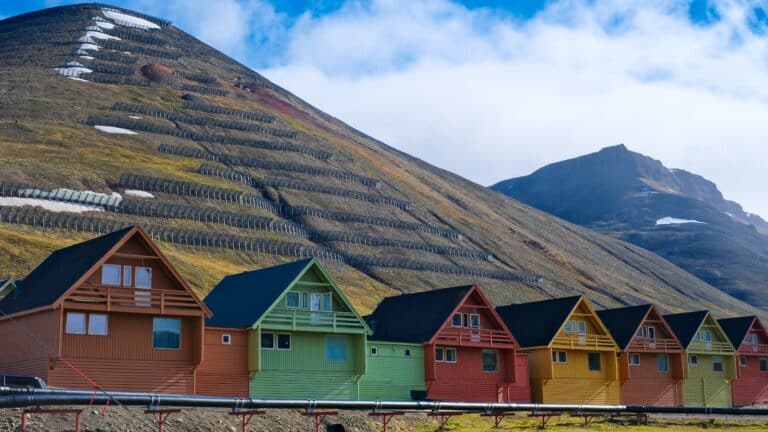 Gekleurde huisjes op Longyearbyen