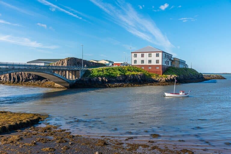 Brug naar Brakarey in Borganes, IJsland