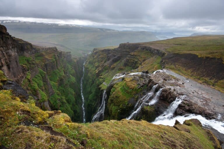 Luchtfoto van de Glymur waterval Hvalfjordur, IJsland