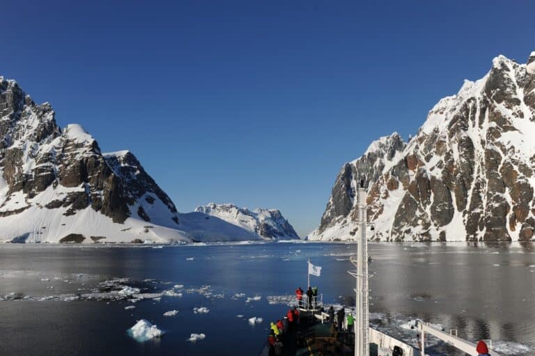 Expeditie cruise over de wateren van Antarctica