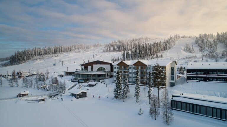 Zicht op Ukkohalla bij daglicht