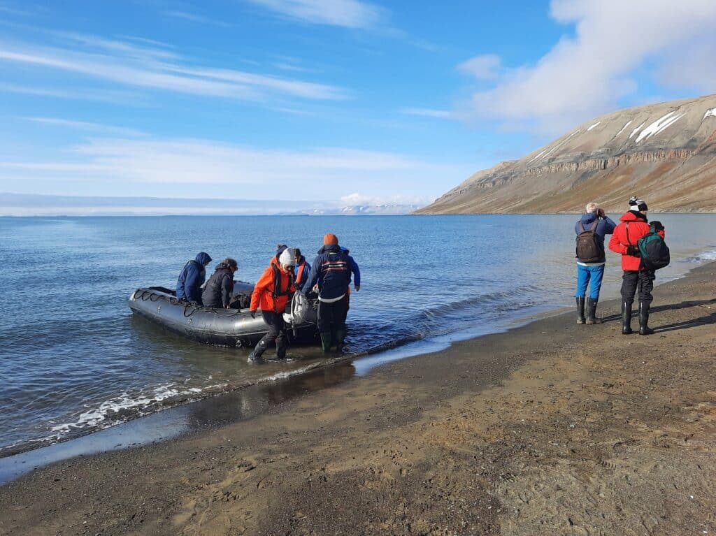 Landing met de zodiac op Spitsbergen