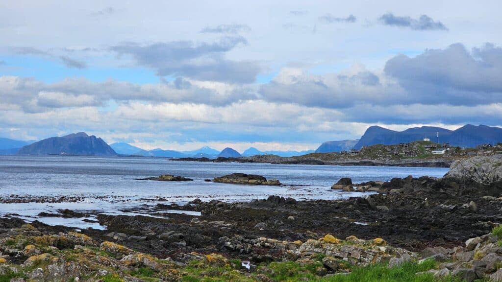 Rotsen aan de kust van Runde, Noorwegen