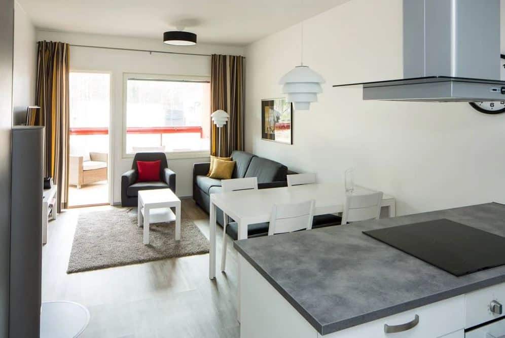 Interieur van een vakantiehuisje bij Holiday Club Tropikki