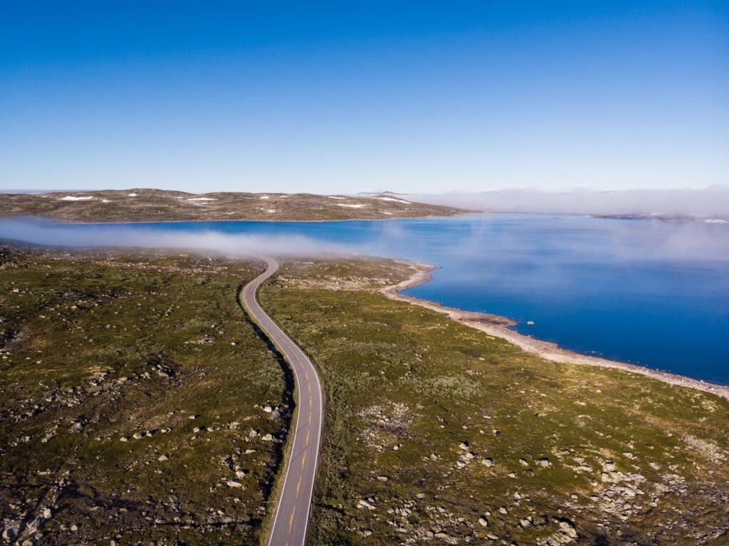 Luchtfoto van weg Hardangervidda-route Noorwegen
