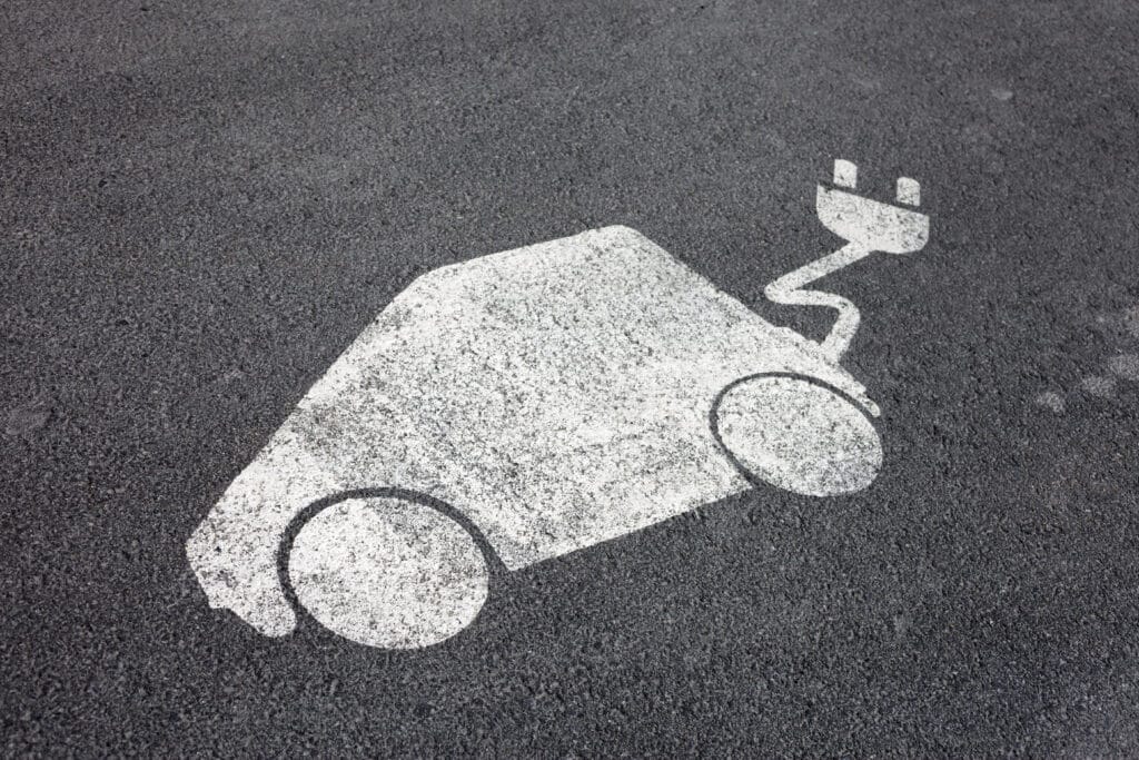 Parkeerplaats voor elektrische auto in Noorwegen.