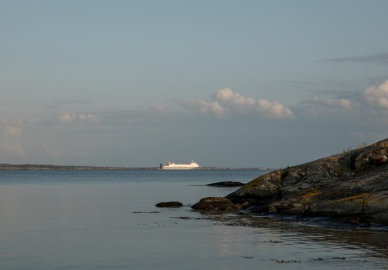 Het schip van de Stena Line, op het water voor de kust van Gotenburg