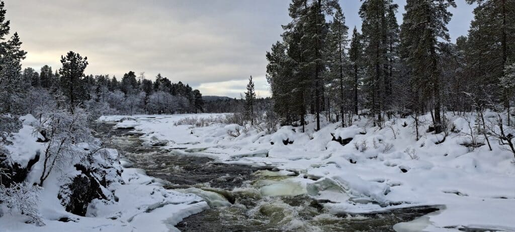 Rivier Juutua bij de Jäniskoski Brug