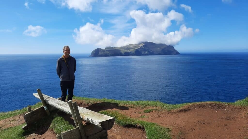 Bankje Bij Gásadalur OpVágar Faeroer Eilanden