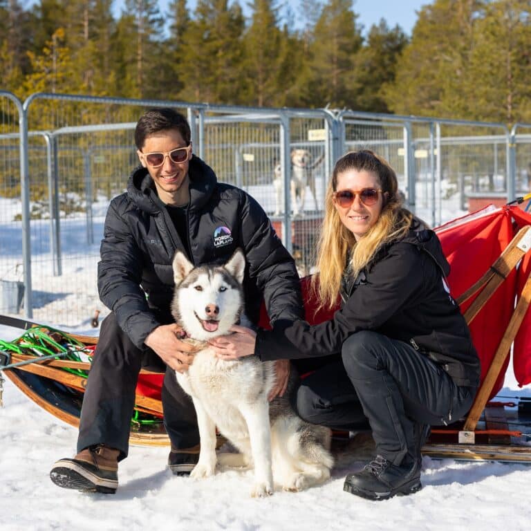 Stel bij huskykennel Nordic Lapland