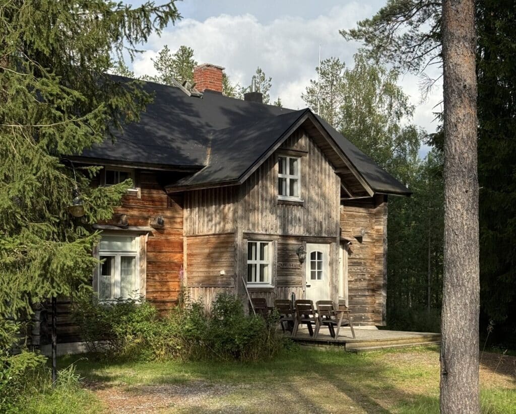 Vakantiehuisje in Finland tussen de bomen