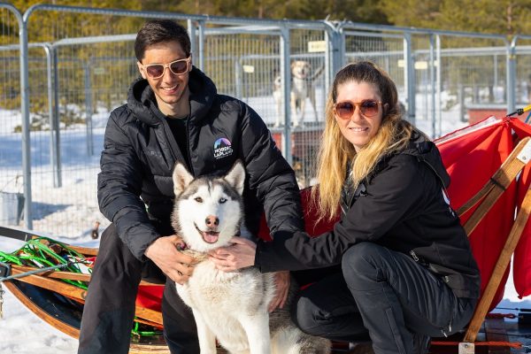 Stel bij huskykennel Nordic Lapland