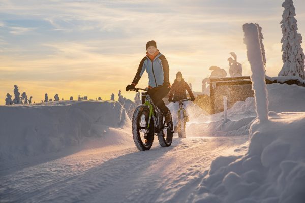 Sky Glass cabins Ukkohalla met fatbike