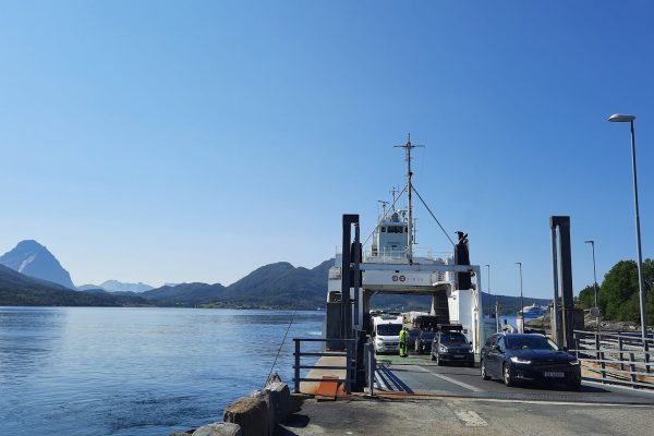 Aankomst ferry Foroy Helgeland Noorwegen