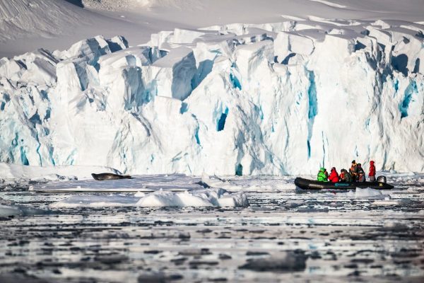 Met zodiac bij Paradise Harbour Antarctica