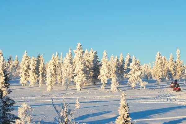 Sneeuwscootertocht bij Saariselka