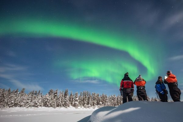 Sneeuwschoenwandeling nabij Torassieppi met noorderlicht