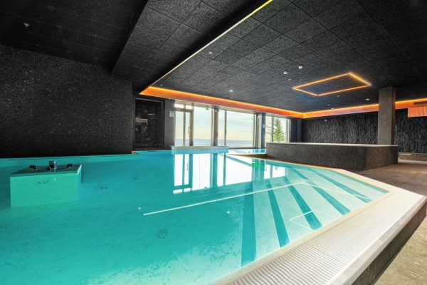 Zwembad bij Spa in hotel Iso Syöte