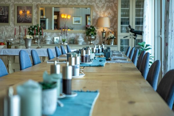 Eetkamer bij arctic panorama lodge