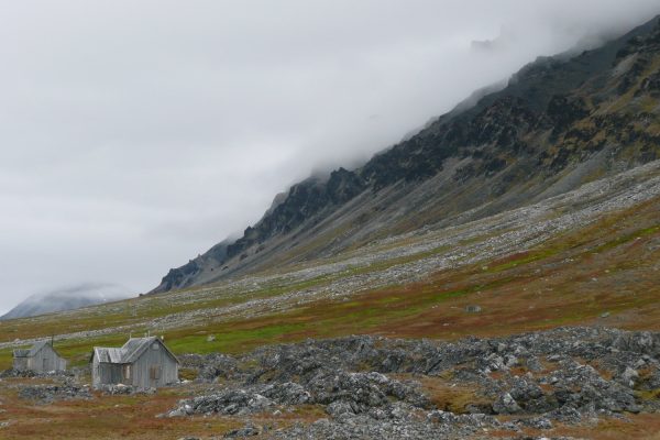 bellsund-spitsbergen-trappers-hut