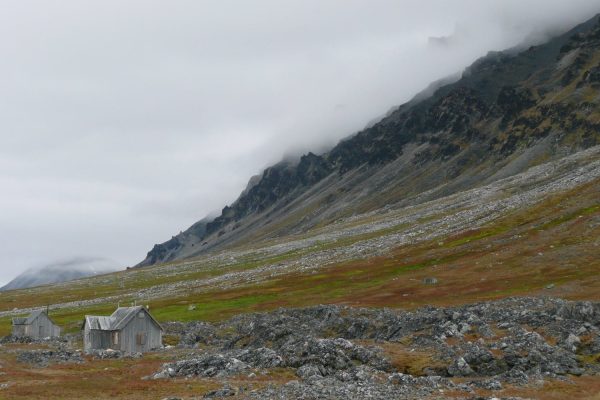 bellsund-spitsbergen-trappers-hut