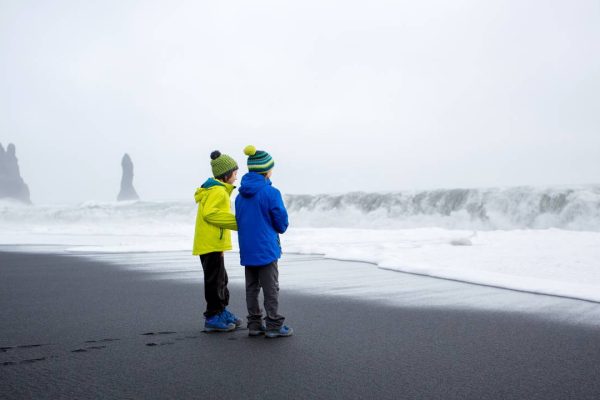Ijsland Reynisfjara Zwart Strand Kinderen