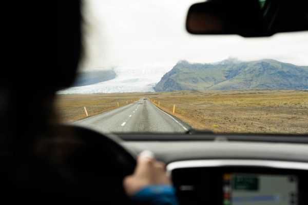 ijsland-rijden-weg-gletsjer