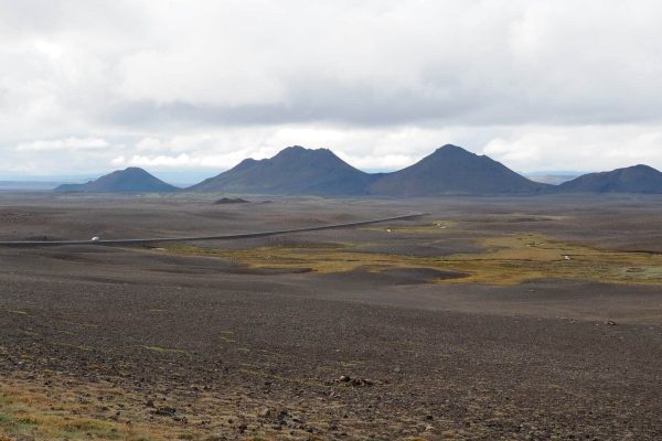 IJsalnd weg woestijnlandschap