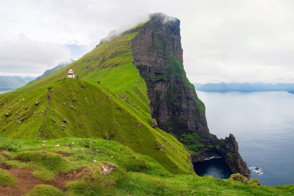 Kallur Lightouse op het eiland Kalsoy op de Faeröer eilanden