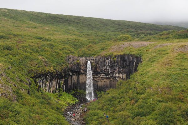 Luchtfoto van Svartifoss waterval in Skaftafell nationaal park op IJsland