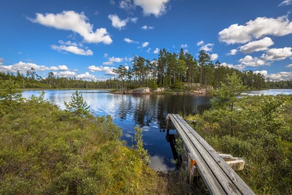 Smalle steiger bij meer Glaskogen in Zweden.